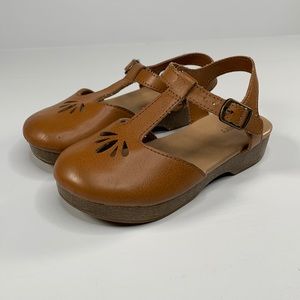 Old Navy Cute beige tan Kids Girl Dress Shoes size 10